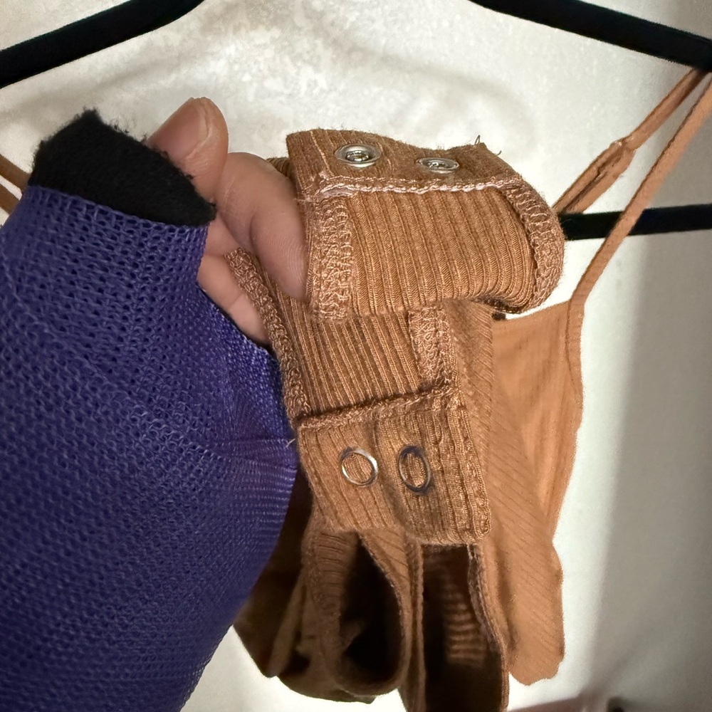 Tan Ribbed Bodysuit - Picture 4 of 4